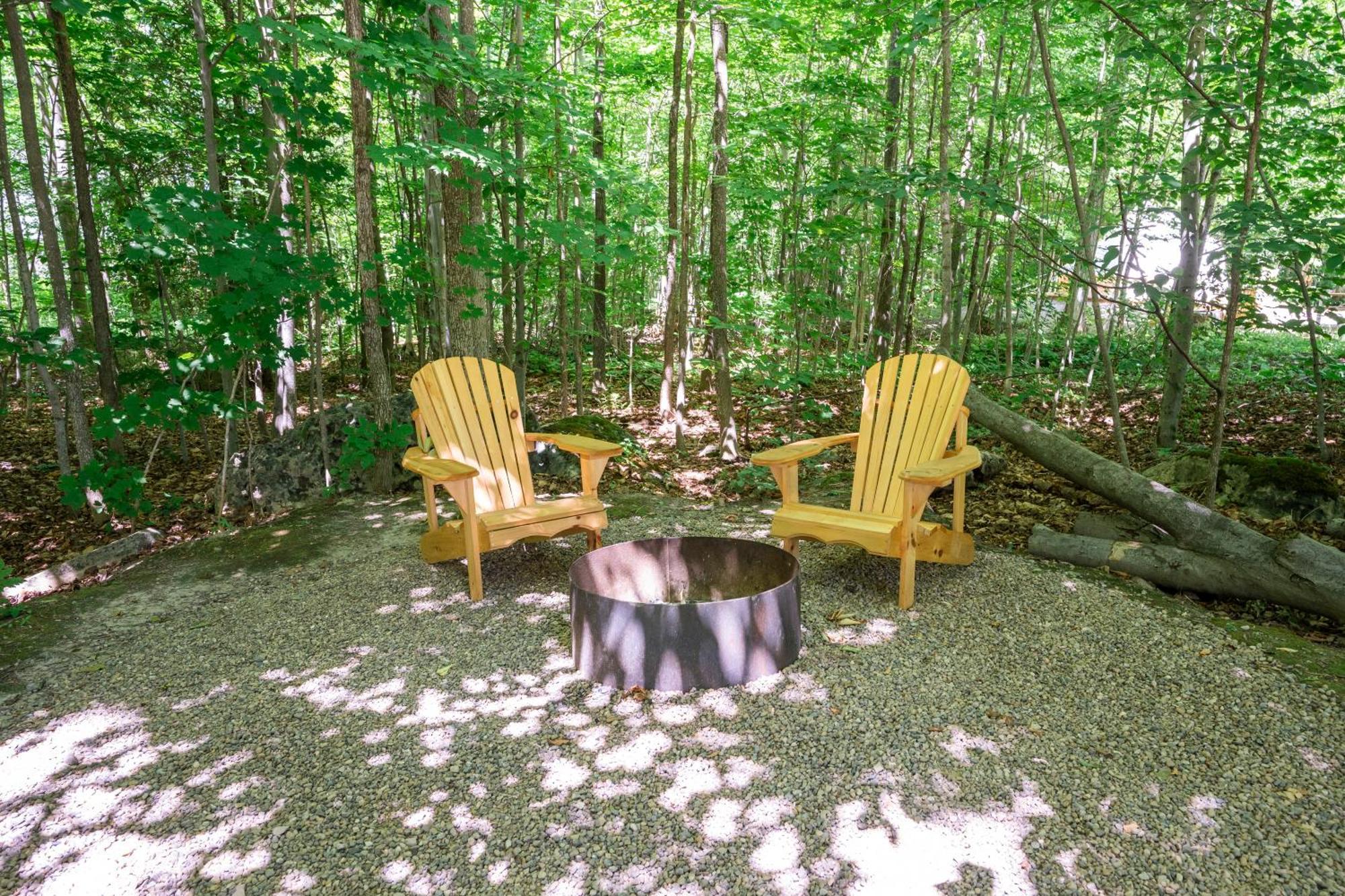 Отель Grotto Getaway Miller Lake Экстерьер фото